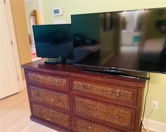 six  drawer  dresser  with  TWO  Samsung  TVs