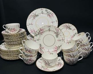 Royal WORCESTER English Porcelain DUNROBIN patterned China set of Dinner plates Salad Plates & Cups with Saucers