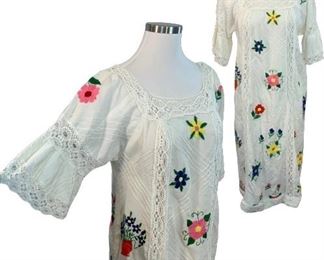 Beautiful vintage cotton with details 