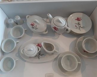Child's tea set