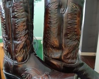 Very nice cowboy shoes