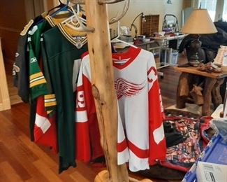 Log hall tree with deer antler hooks