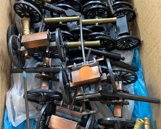 32 Diecast Cannons