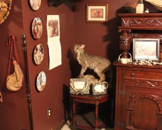 A MOUNTED BOARS HEAD, AND A BOBCAT ON AN OCTOGON SHAPED END TABLE