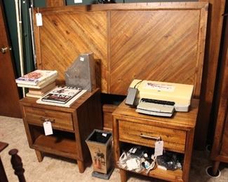 QUEEN SIZE HEAD AND FOOTBOARD, TWO MATCHING NIGHT STANDS AND A MATCHING CHEST OF DRAWERS