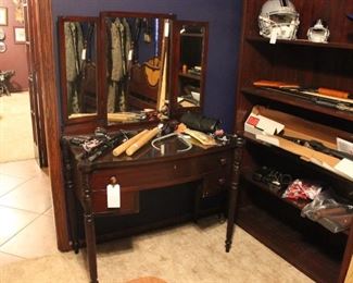 ANTIQUE DRESSER WITH TRIPPLE MIRROR