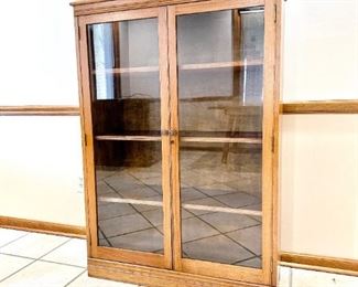 VINTAGE 4 SHELF GLASS FRONT CABINET - OAK FINISH