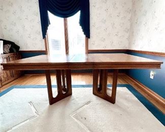 VINTAGE LANE BRUTALIST DINING TABLE W/ 1 LEAF - OAK