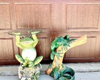 OUTDOOR PATIO FURNITURE FROG TABLE AND CERAMIC FROG STATUE