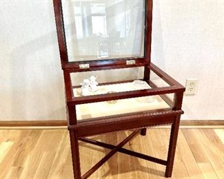 BOMBAY COMPANY DISPLAY SHADOW BOX CURIO END TABLE