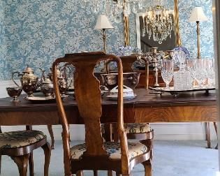 Inlaid Mahogany Table with two leaves!