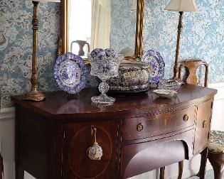 Small Scale Mahogany Server 