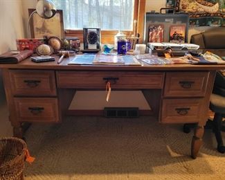 Nice desk & office supplies