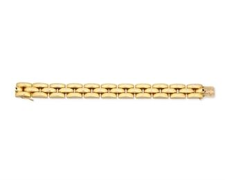 59
An English Gold Link Bracelet
18k yellow gold; Stamped: EJLD / English Hallmarks / 470 / 18
Of a brink-link design
66.5 grams
7.375" L x 0.5625" W
Estimate: $2,000 - $3,000