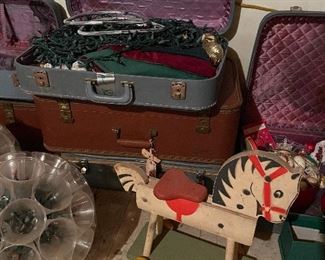 Look at that Vintage horse.  Isn’t he cute?