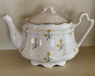 Arthur Wood England Tea Pot 6101 (Bramble Pattern). Photo 1 of 2. 