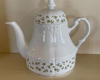 J & G Meakin England Colonial English Ironstone Tea Pot. Photo 1 of 2. 