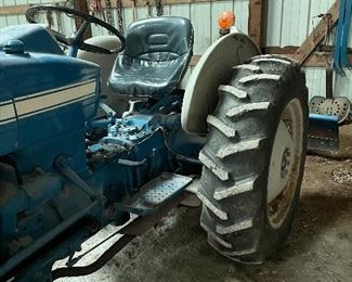 Ford 2000 Tractor Gas