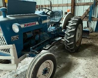 Ford 2000 Tractor Gas