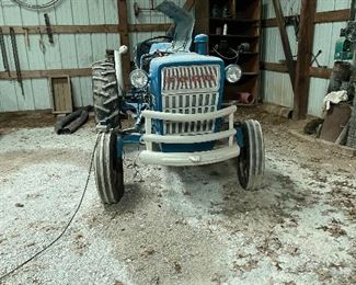 Ford 2000 Tractor Gas with Grading Tractor Blade 