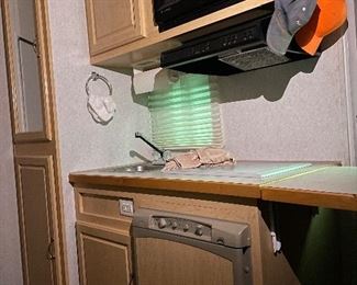 2005 F-Series SD Trails West Sierra Horse Trailer - Excellent Shape