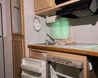 2005 F-Series SD Trails West Sierra Horse Trailer - Excellent Shape