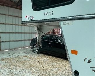 2005 F-Series SD Trails West Sierra Horse Trailer - Excellent Shape