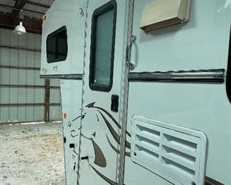 2005 F-Series SD Trails West Sierra Horse Trailer - Excellent Shape