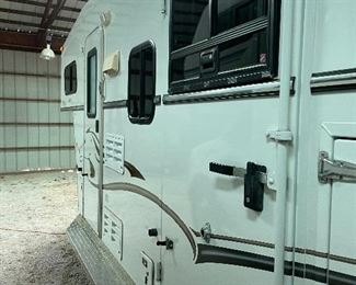 2005 F-Series SD Trails West Sierra Horse Trailer - Excellent Shape