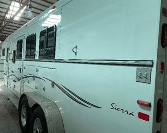 2005 F-Series SD Trails West Sierra Horse Trailer - Excellent Shape