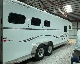 2005 F-Series SD Trails West Sierra Horse Trailer - Excellent Shape