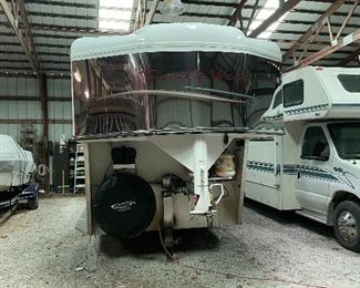 2005 F-Series SD Trails West Sierra Horse Trailer - Excellent Shape