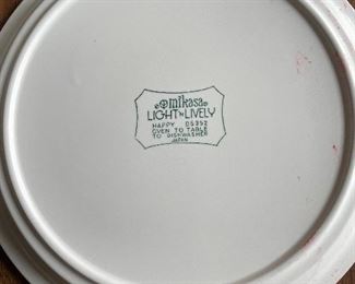 Mikasa Light 'N Lively Happy D5352 Dish ware Set 