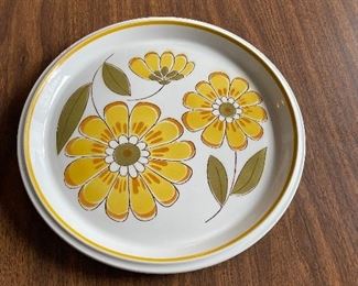 Mikasa Light 'N Lively Happy D5352 Dish ware Set 