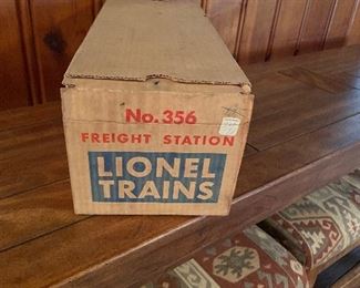 Vintage Lionel No 356 Freight Station w/ Box