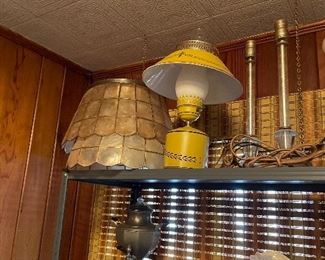 Vintage Mid Century Americana Mustard Yellow Tole Table Desk Library Lamp