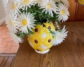 MCM Egg Shaped Black-Eyed Susan Daisy Vase