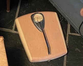 Vintage 1950s BORG 260 lb Pink/White Bathroom SCALE w/ BUBBLE GLASS Art Deco.