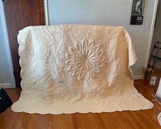 Vintage Matelasse Pale Yellow Quilt/Blanket