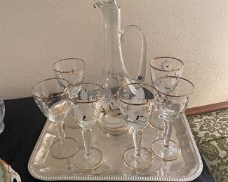 Vintage Etched Wine Decanter - Gold Accents with 6 Matching Glasses 