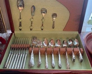 VTG ,Lovely Lady Set Holmes & Edwards Inlaid [IS] Flatware Silver Plate - 61 Piece Set