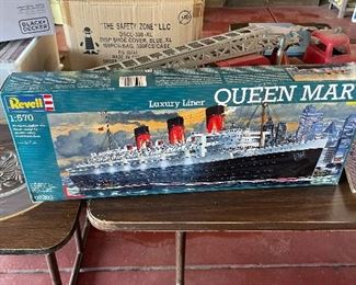 Revell Luxury Liner Queen Mary Ship Vintage 1997 Model Kit #05203 Scale 1:570