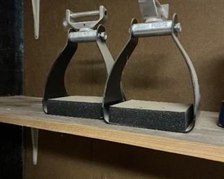 Swivel Lock Endurance Aluminum Horse Stirrups Pair Black