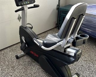 Life Fitness Recumbent Bike