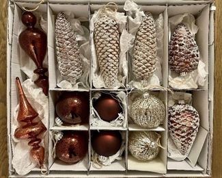 Frontgate Ornaments (5 pinecones)