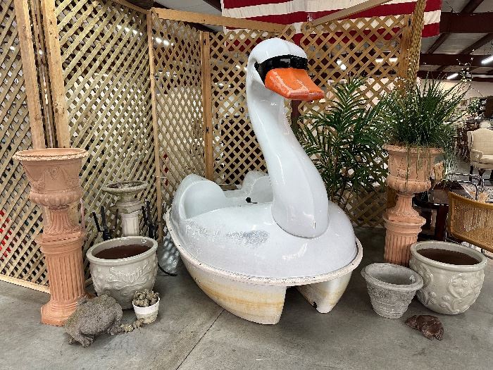 Hello!! 6’ paddle boat swan
Will be sold to the highest Bidder. 