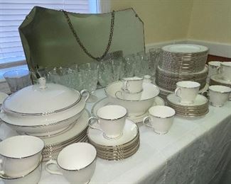 Lenox Federal Platinum
82 Pieces!
12 Place Settings Plus Serving Pieces