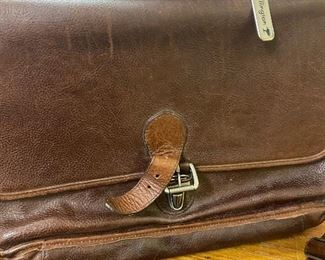 Ellington Messenger Bag