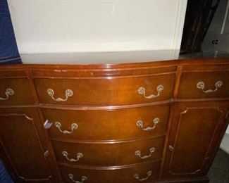 Beautiful Vintage Mahogany Bow Front Server/Sideboard
