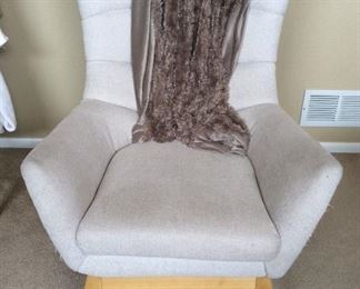 Swingback Accent Chair and Decorative Throw Blanket